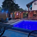 Vikendica Garfild Sa Bazenom I Saunom Banja Luka