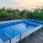 Vikendica Garfild Sa Bazenom I Saunom Vakantiehuis