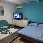 Vikendica Garfild Sa Bazenom I Saunom Banja Luka