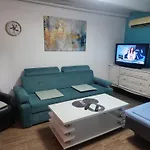 Vikendica Garfild Sa Bazenom I Saunom Vakantiehuis Banja Luka