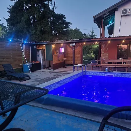 Vikendica Garfild Sa Bazenom I Saunom Banja Luka