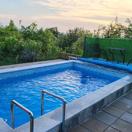 Vikendica Garfild Sa Bazenom I Saunom Casa de Férias