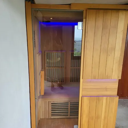 Casa de Férias Vikendica Garfild Sa Bazenom I Saunom *