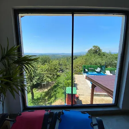 Vikendica Garfild Sa Bazenom I Saunom バニャ・ルカ