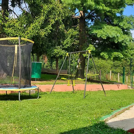 Vikendica Garfild Sa Bazenom I Saunom بيت للعطل