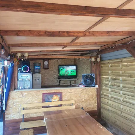 Vikendica Garfild Sa Bazenom I Saunom 度假居