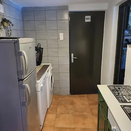 Vikendica Garfild Sa Bazenom I Saunom 펜션 *