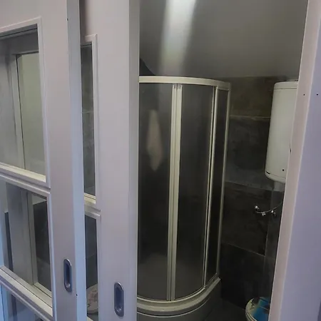 Vikendica Garfild Sa Bazenom I Saunom Casa de Férias *