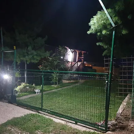 別荘 Vikendica Garfild Sa Bazenom I Saunom *