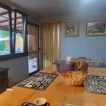 Casa de Férias Vikendica Garfild Sa Bazenom I Saunom *