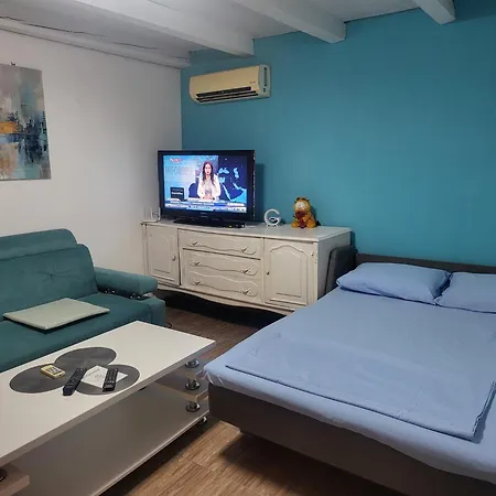 Vikendica Garfild Sa Bazenom I Saunom Banja Luka