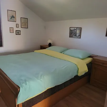 度假居 Vikendica Garfild Sa Bazenom I Saunom 巴尼西卢卡