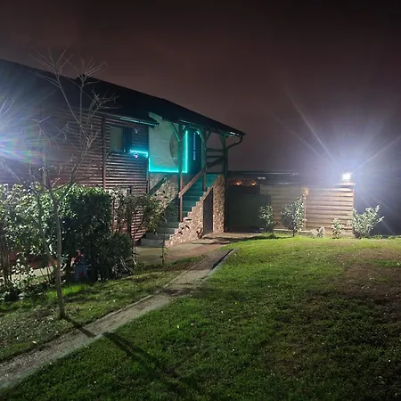 Casa de Férias Vikendica Garfild Sa Bazenom I Saunom *