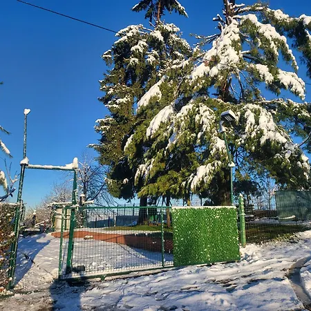 Vikendica Garfild Sa Bazenom I Saunom * バニャ・ルカ