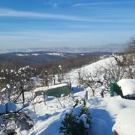 Vikendica Garfild Sa Bazenom I Saunom 別荘 バニャ・ルカ