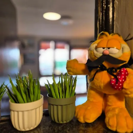 別荘 Vikendica Garfild Sa Bazenom I Saunom *