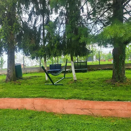 Casa de Férias Vikendica Garfild Sa Bazenom I Saunom Banja Luka