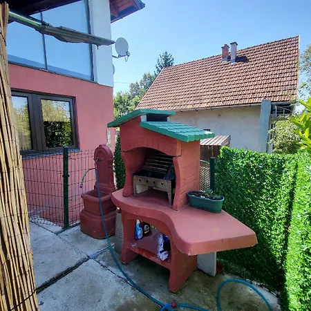 Vikendica Garfild Sa Bazenom I Saunom Casa de Férias