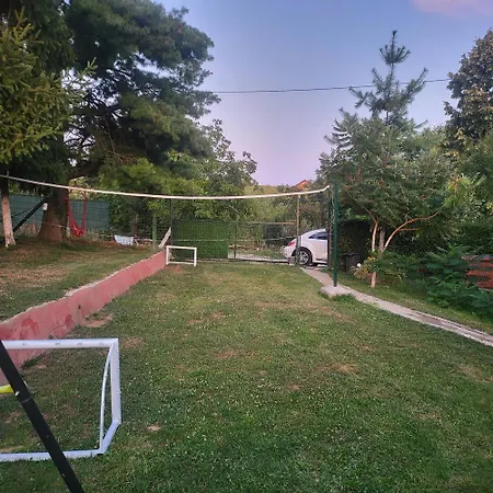 Casa de Férias Vikendica Garfild Sa Bazenom I Saunom *