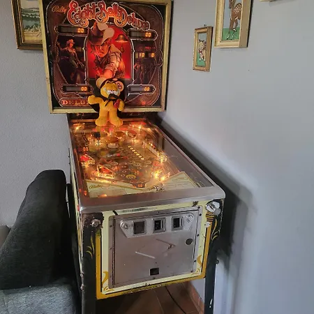 Vikendica Garfild Sa Bazenom I Saunom 度假居 *