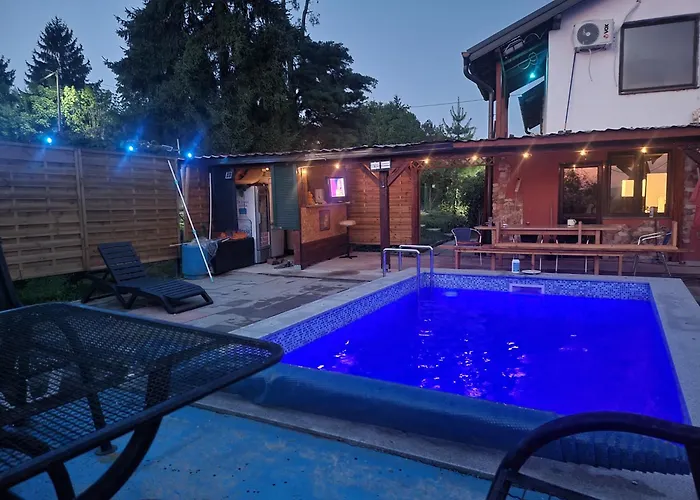 Vikendica Garfild Sa Bazenom I Saunom Banja Luka