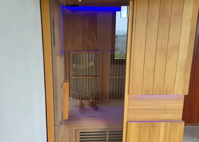 Holiday home Vikendica Garfild Sa Bazenom I Saunom *