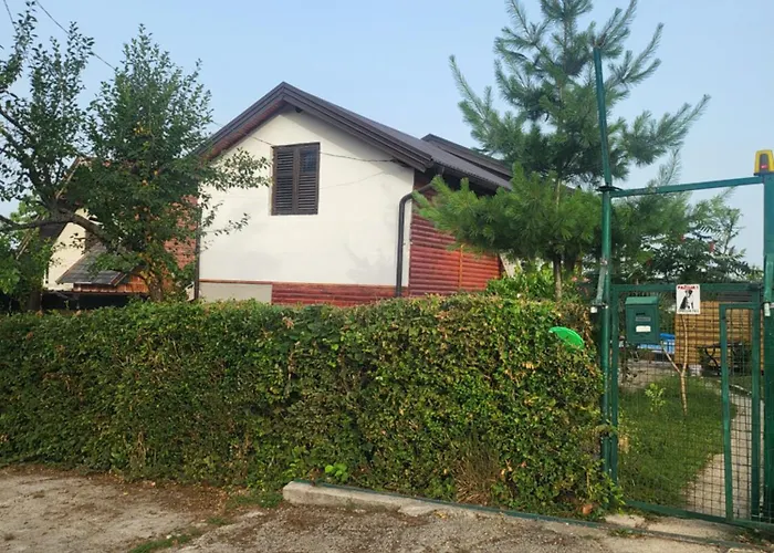 Vikendica Garfild Sa Bazenom I Saunom Banja Luka