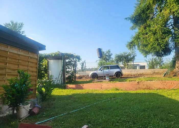 Holiday home Vikendica Garfild Sa Bazenom I Saunom *