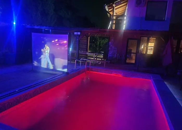 度假居 Vikendica Garfild Sa Bazenom I Saunom