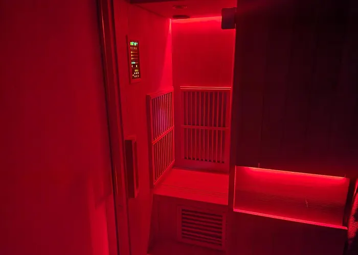 Holiday home Vikendica Garfild Sa Bazenom I Saunom