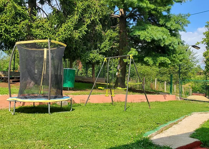 Vikendica Garfild Sa Bazenom I Saunom Holiday home