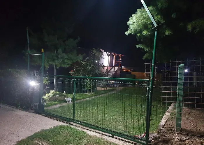 Holiday home Vikendica Garfild Sa Bazenom I Saunom *