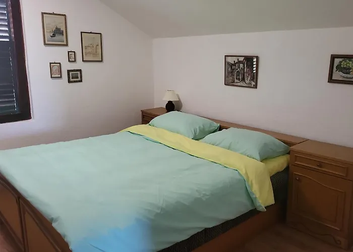 Vikendica Garfild Sa Bazenom I Saunom Holiday home Banja Luka