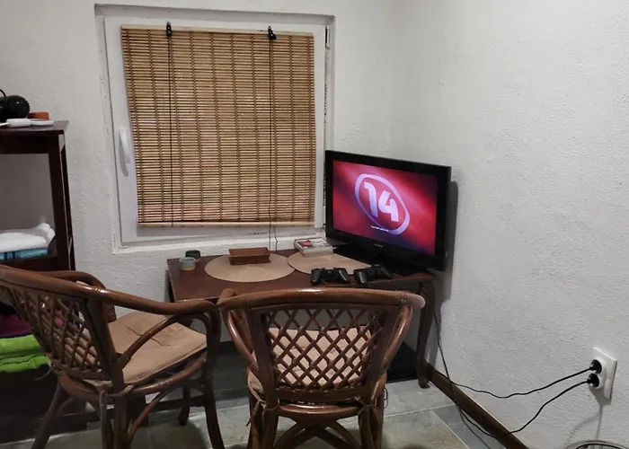 Holiday home Vikendica Garfild Sa Bazenom I Saunom