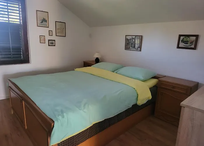 Holiday home Vikendica Garfild Sa Bazenom I Saunom Banja Luka