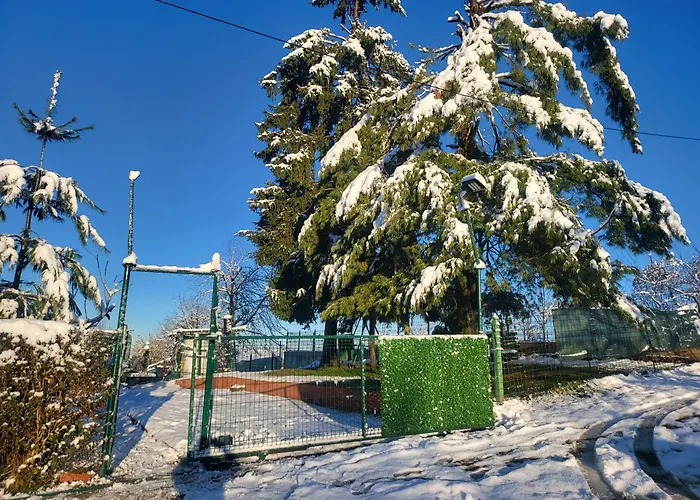 Vikendica Garfild Sa Bazenom I Saunom * 巴尼西卢卡