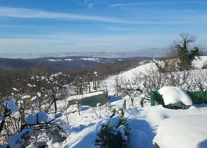 Vikendica Garfild Sa Bazenom I Saunom Holiday home Banja Luka