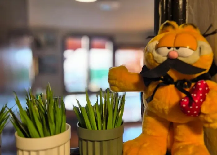 Holiday home Vikendica Garfild Sa Bazenom I Saunom *