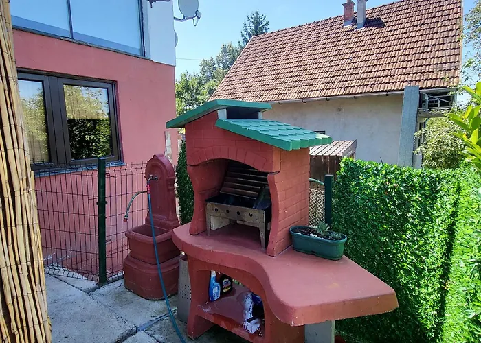 Vikendica Garfild Sa Bazenom I Saunom Holiday home