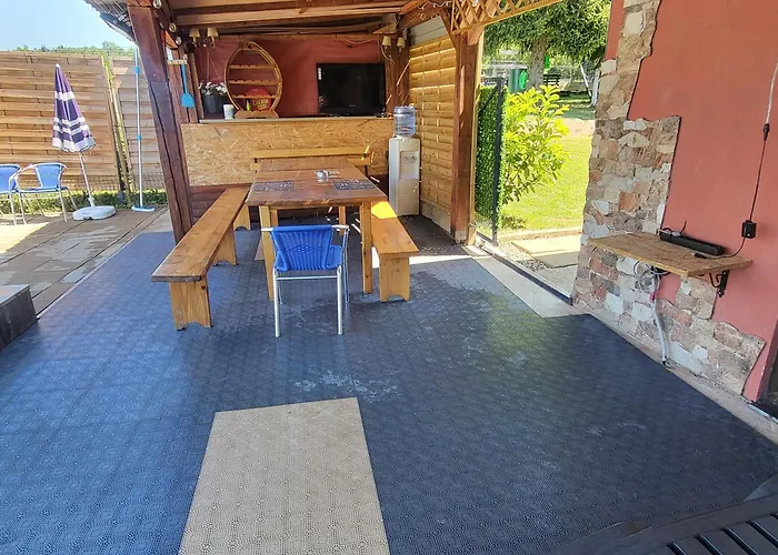 Holiday home Vikendica Garfild Sa Bazenom I Saunom Banja Luka