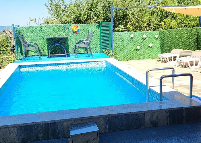 Holiday home Vikendica Garfild Sa Bazenom I Saunom